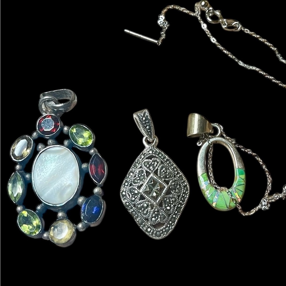Elegant Silver and Multicolor Pendant Necklace Set